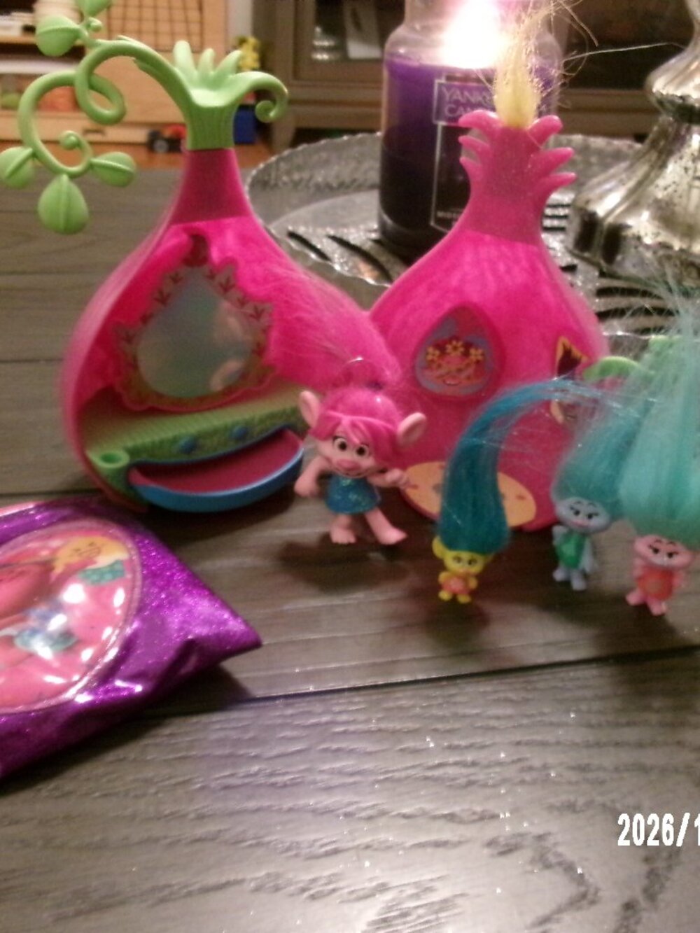 Hasbro Trolls Poppy's Hair Salon Beauty Shop, Trolls Purse & Four Trolls Lot